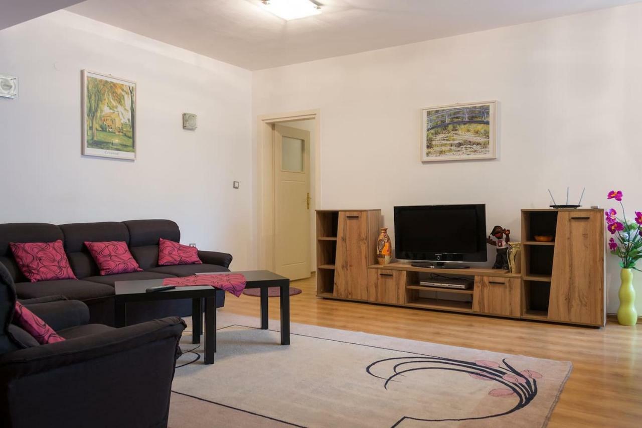 Glorious - 2-Bedroom Apartment Near Youth Hill By Flat Mаnager Пловдив Екстериор снимка